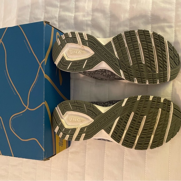 Brooks Tennis Shoes - Picture 3 of 5